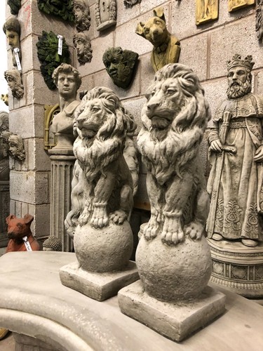 Pair proud lions ball - of,