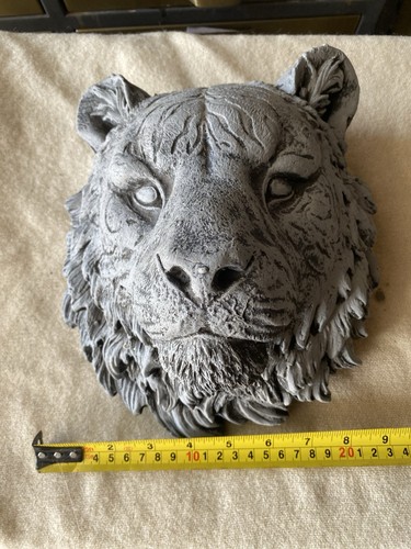 Concrete tiger head wall - concrete,