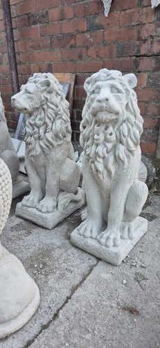 Large pair entrance - of,