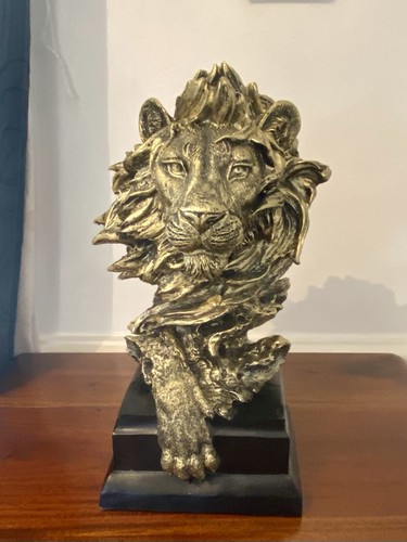 Resin lion statues the - statues, of