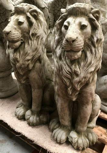 Pair regal lion statues - statues, |