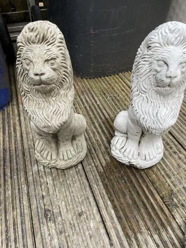 Medium size stone lions - medium,